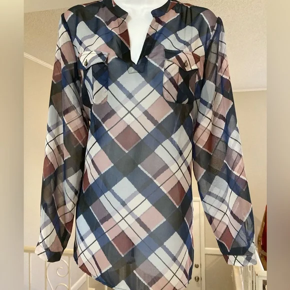 Two by Vince Camuto - Picture 2 of 5